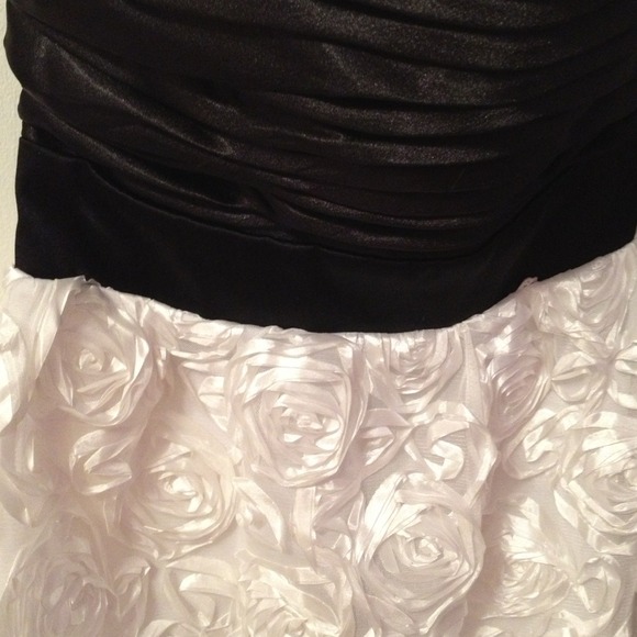 Strapless short floral dress - Picture 2 of 3