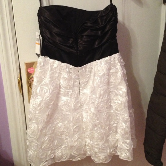 Strapless short floral dress - Picture 3 of 3