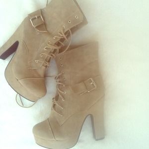 Love these tan boots! 😍