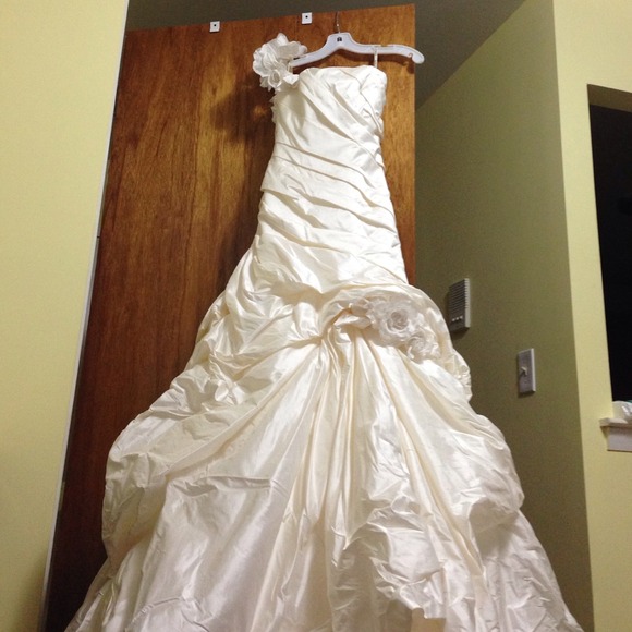 Wedding dress - Picture 4 of 4