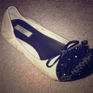 Vera Wang spikey toed flats