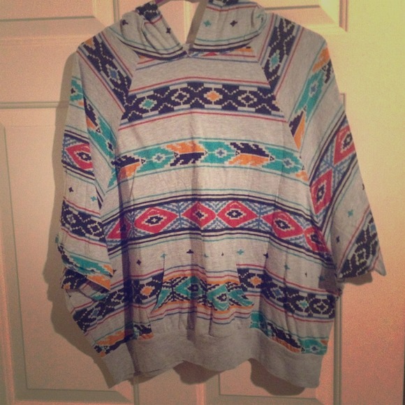 🚫SOLD🚫F 21 Tribal Geometric Cropped Sweatshir