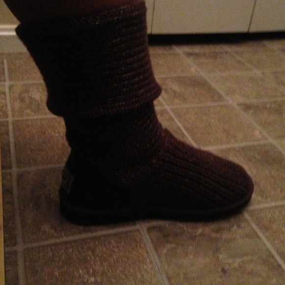 ✋SOLD✋Brown and gold cardy uggs