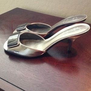 Jessica Simpson kitty heels