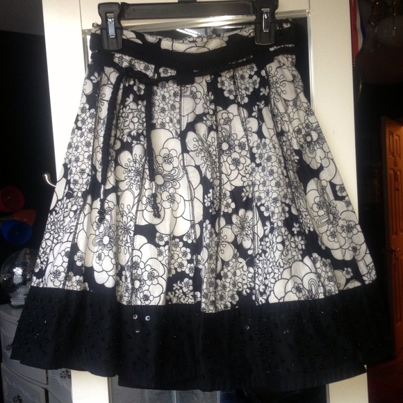 🔴SOLD🔴Limited too black and white skirt