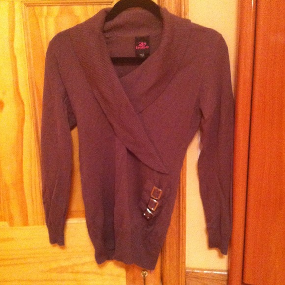 Cute brown sweater with gold buckles on the side - Picture 1 of 2