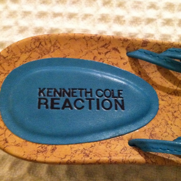 K. Cole Shell flip flops - Picture 2 of 3