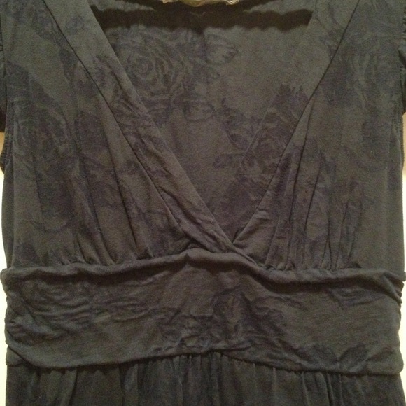 Navy blue rose print top - Picture 2 of 3