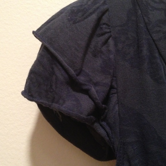 Navy blue rose print top - Picture 3 of 3