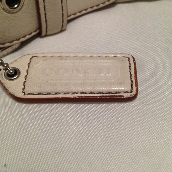 Authentic Small White Leather COACH bag - Picture 2 of 4