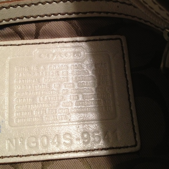 Authentic Small White Leather COACH bag - Picture 4 of 4