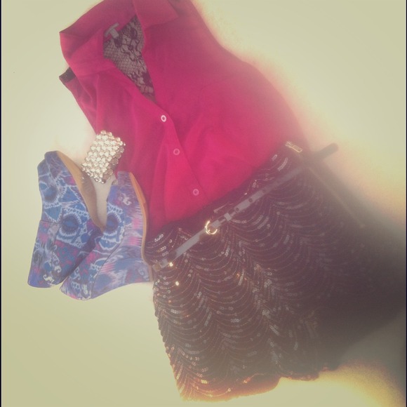 Shorts, top,belt, wedges