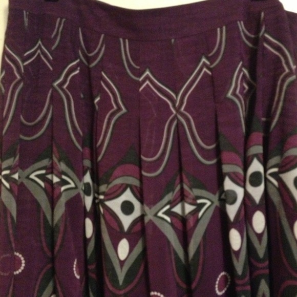 Purple, black and white skirt - Picture 2 of 4
