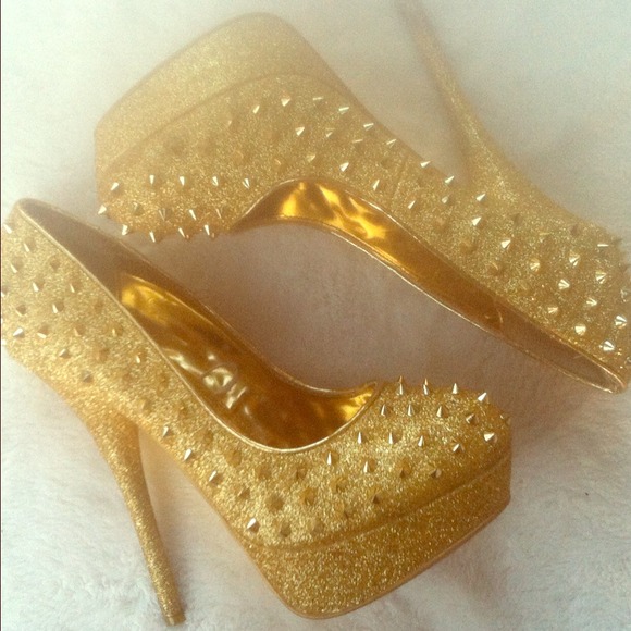 GOLD GLITTER SPIKED HEELS ⚡