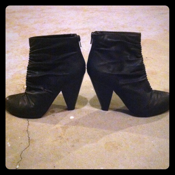 Mossimo black boots
