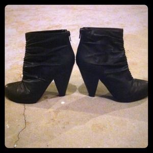 Mossimo black boots