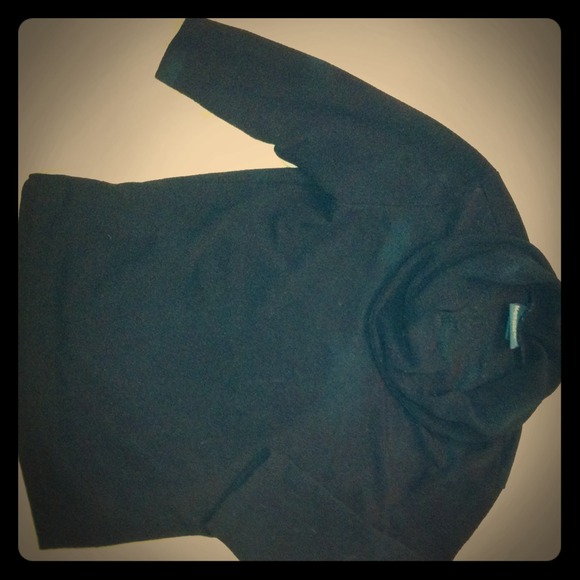 Timeless cowlneck 3/4 sleeve top.