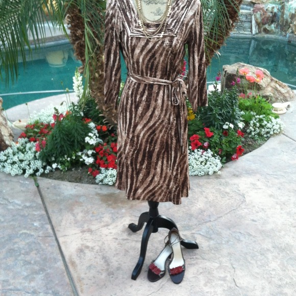 Dana Buchman "Career Dress" ❤Flattering❤