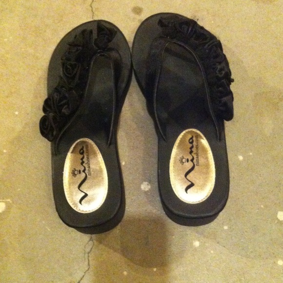 Nina shoes black flip flop