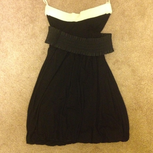Black and white tube top bubble dress - Picture 2 of 2