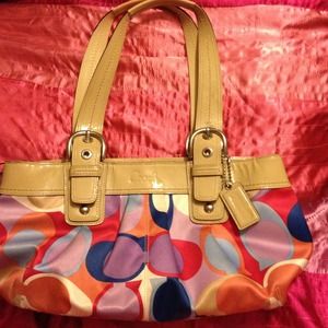 🍭HOLD KIMMY🍭 Coach medium size. Colorful and fun