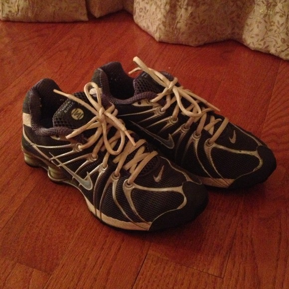 NIKE SHOX SNEAKERS
