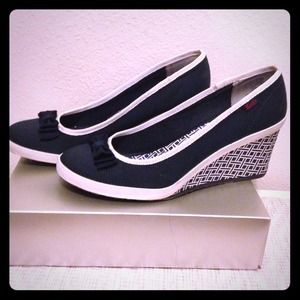 Keds Bliss navy wedge w/bow slip-on shoes.