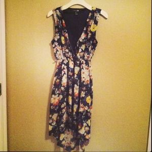 REDUCED! Gorgeous high~low silky v-neck dress!! 🌸