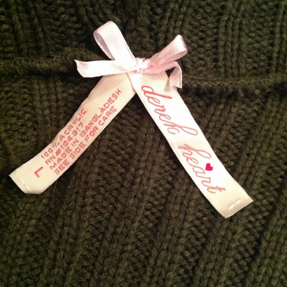 SOLD REDUCED********Derek Heart hooded sweater - Picture 3 of 3