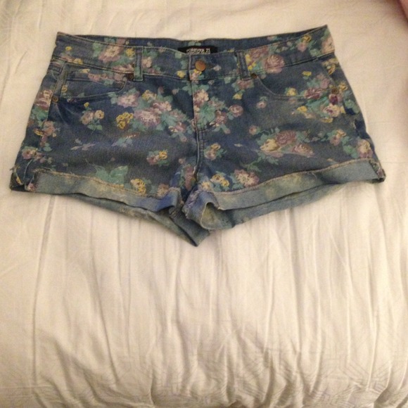 ❌SOLD❌ Floral Denim Shorts