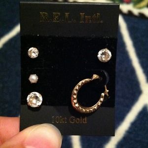 !!SOLD!! Assorted mismatched gold earrings