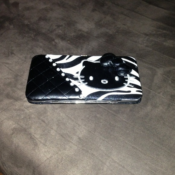 🌟SOLD🌟Hello Kitty wallet - Picture 1 of 3