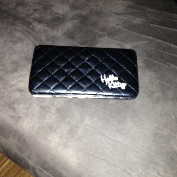 🌟SOLD🌟Hello Kitty wallet - Picture 3 of 3