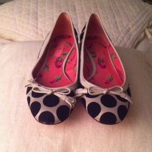 Betsy Johnson Winter White / Black Dot Flats