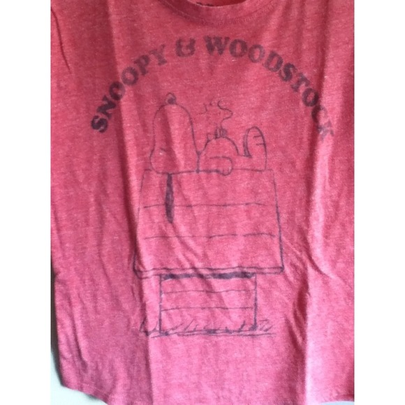 🚫SOLD Doe red snoopy and Woodstock tee! - Picture 3 of 4