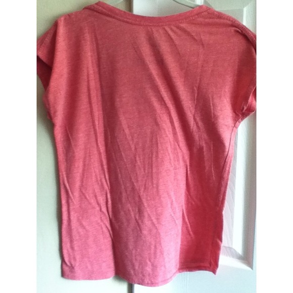 🚫SOLD Doe red snoopy and Woodstock tee! - Picture 4 of 4