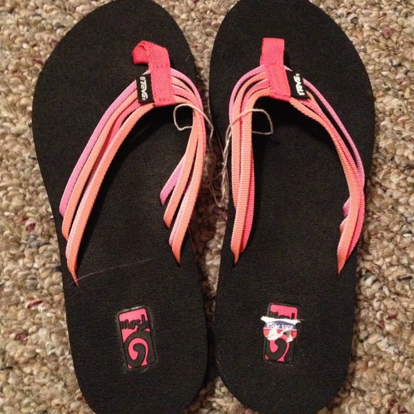 BUNDLE! Brand new Tevas and pink bathing suit!