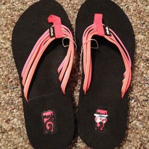BUNDLE! Brand new Tevas and pink bathing suit!
