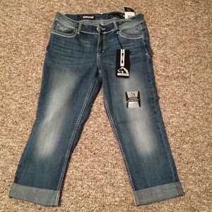 BUNDLE!! Brand new jean capris and three tops!