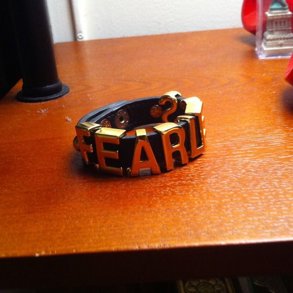 bcbg bracelet ( Fearless)