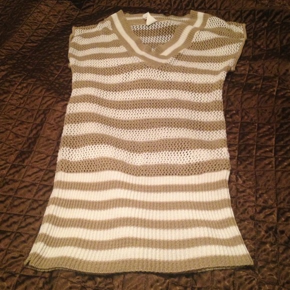 Sleeveless long sweater