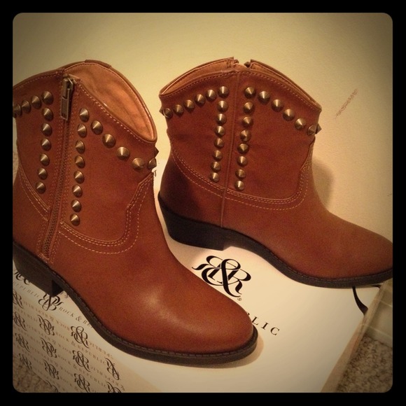 Reduced Rock& Republic Billie Cognac Studded Boots