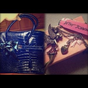 ✋RESERVED✋ @ljcarrion