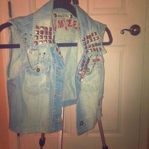 SUPER STYLISH DENIM JACKET
