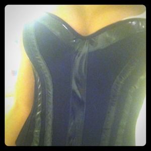 Stretchy top. Fits most sized people like spandex.