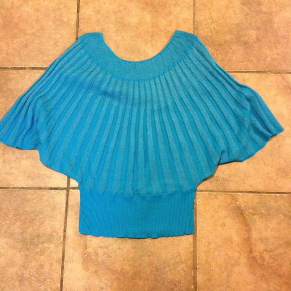 💢SOLD💢Blue sparkle sweater shirt