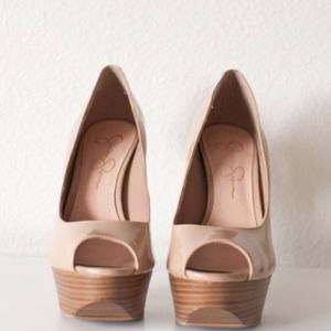 Jessica Simpson nude pumps