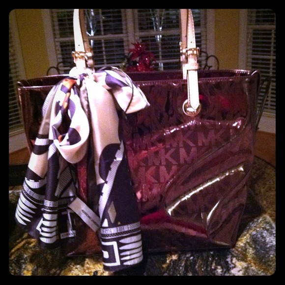 Bronze Michael Kors handbag! With accent scarf!