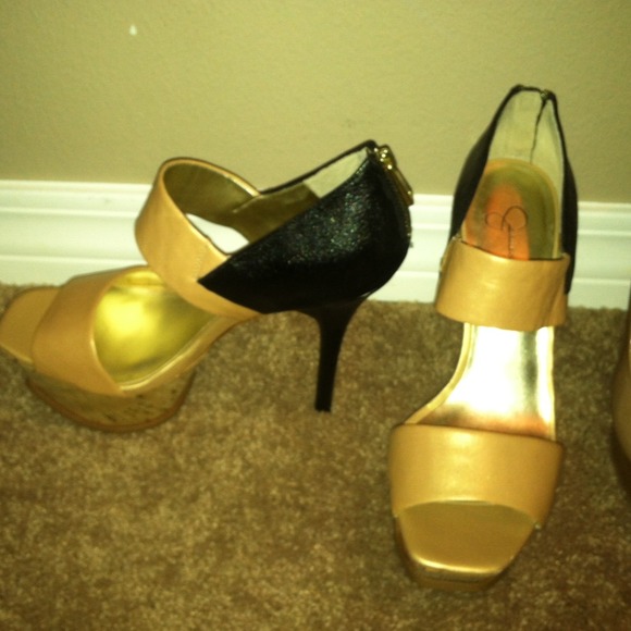 Jessica Simpson stilettos