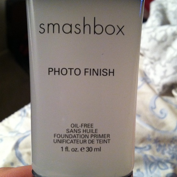 Holding!!! seal still on! Smash box primer